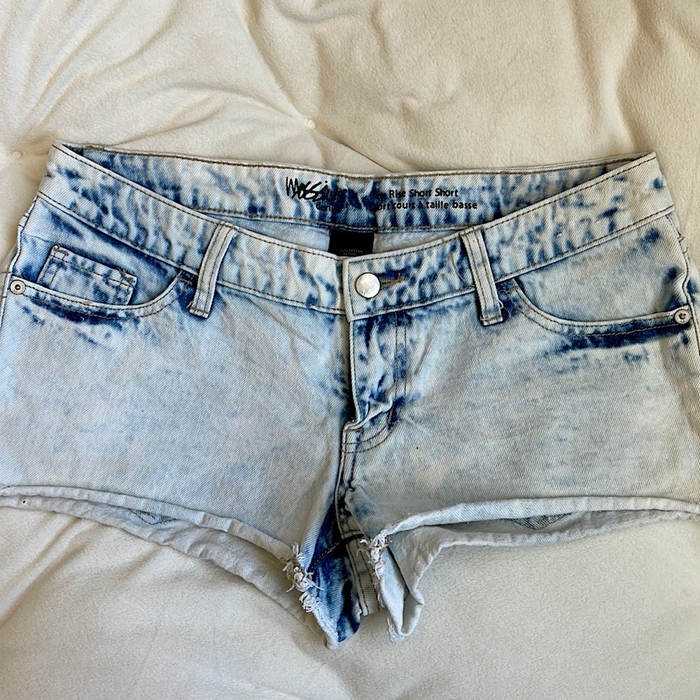 Mossimo Denim Shorts : Size 8 acid wash